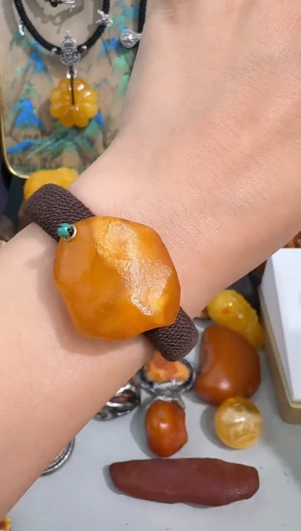 未镶嵌琥珀裸石琥珀