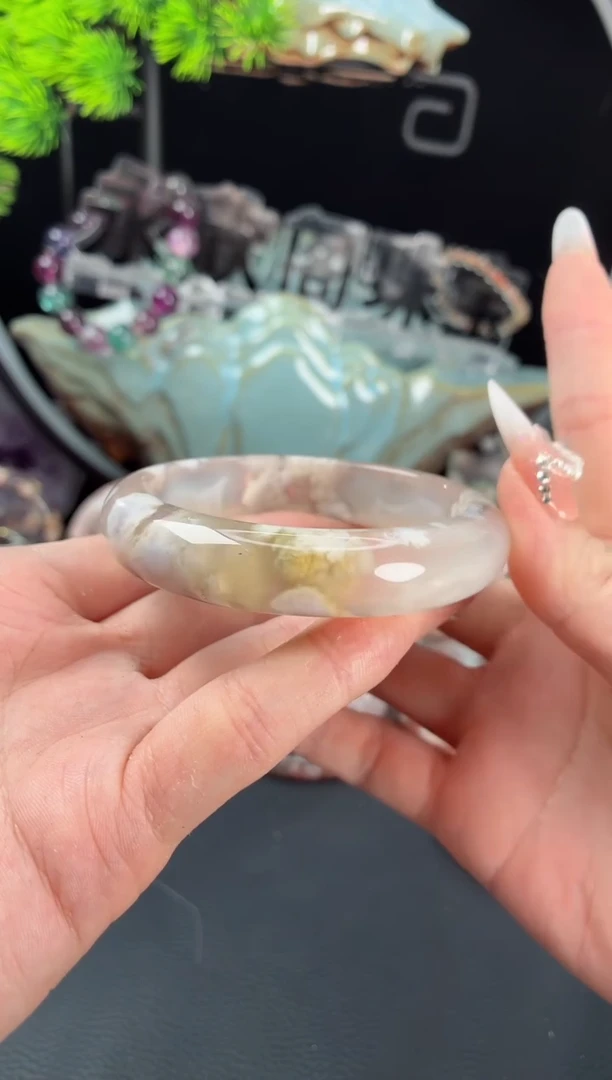 石英质玉手镯（圆镯）未镶嵌57
