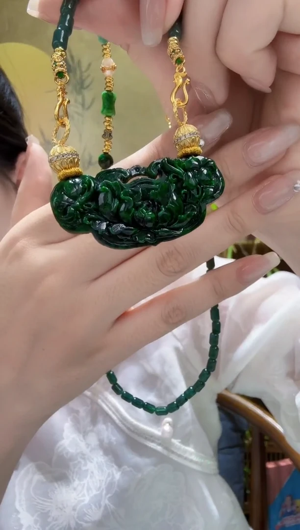 颈饰未镶嵌翡翠吊坠