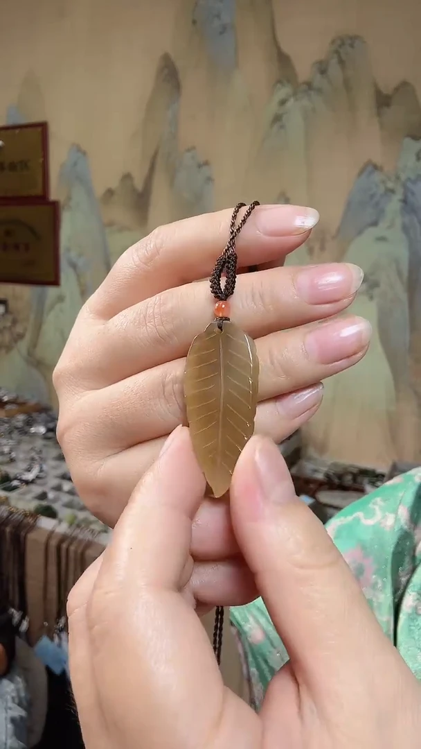 颈饰未镶嵌和田玉叶子