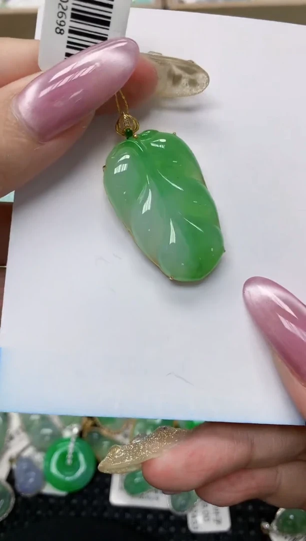 翡翠18K金镶嵌颈饰111111111