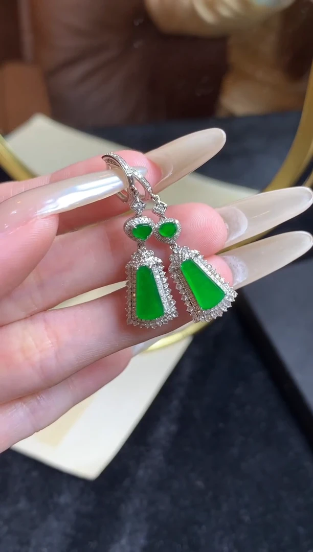 颈饰18K金镶嵌翡翠翡翠耳饰