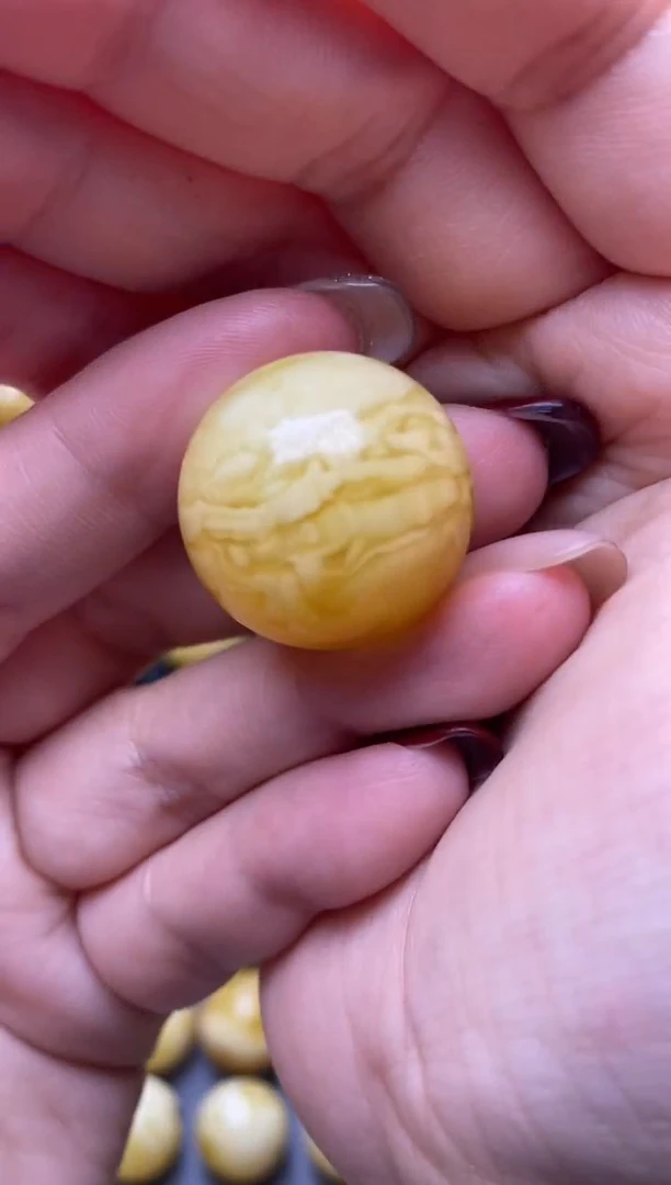 【闪购商品】琥珀裸石未镶嵌月.45