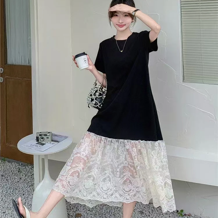 D8011时尚设计感拼接圆领T恤蕾丝花纹短袖连衣裙