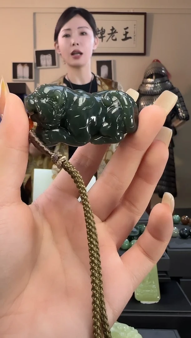 颈饰未镶嵌和田玉且末蓝虎手把