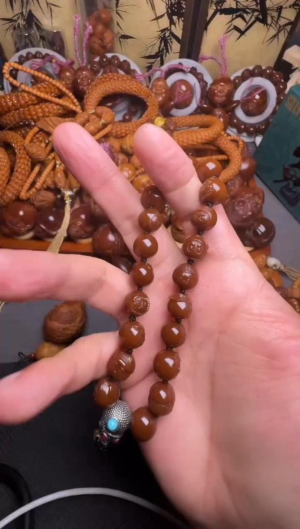 手串橄榄核拉布布一个