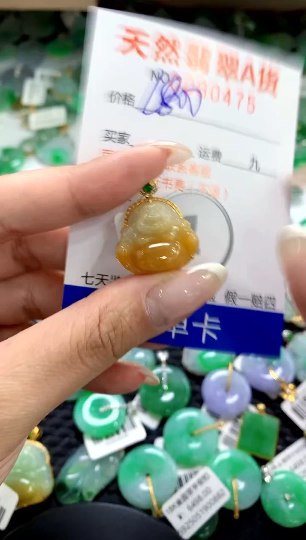 翡翠18K金镶嵌颈饰1111111111111111