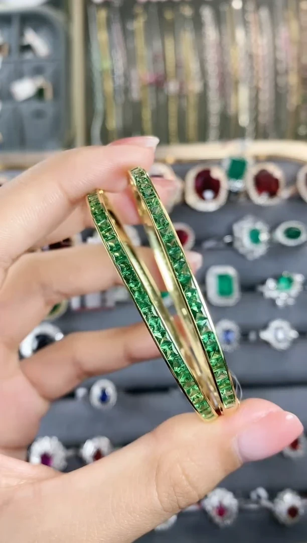 石榴石（沙弗莱）手镯18K金镶嵌多样性发其一