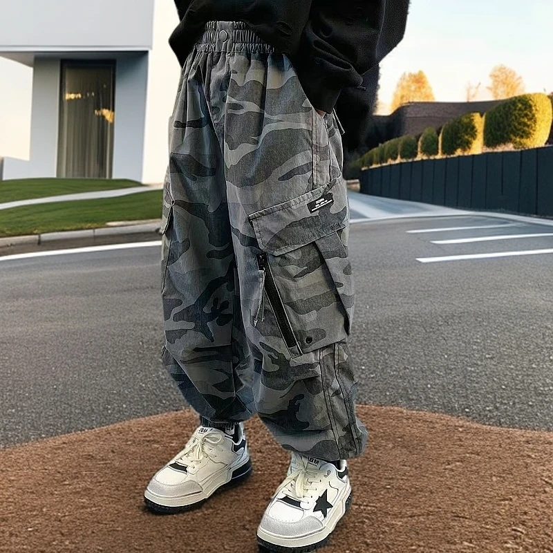 【嘟妈童装】2025儿童春季迷彩裤男童宽松工装裤中大童薄款裤子5522