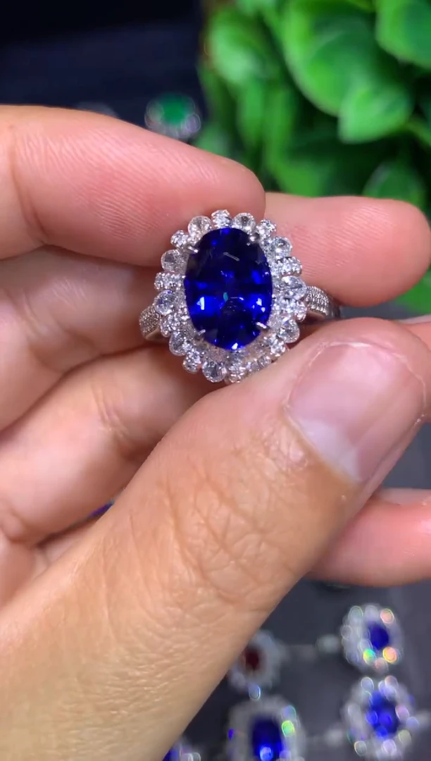 戒指蓝宝石18K金镶嵌4.09CT