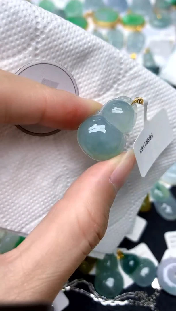 颈饰18K金镶嵌翡翠天然A货翡翠