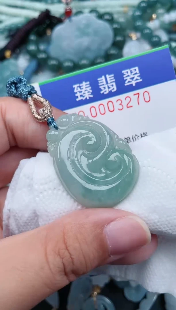 翡翠未镶嵌颈饰.0003270