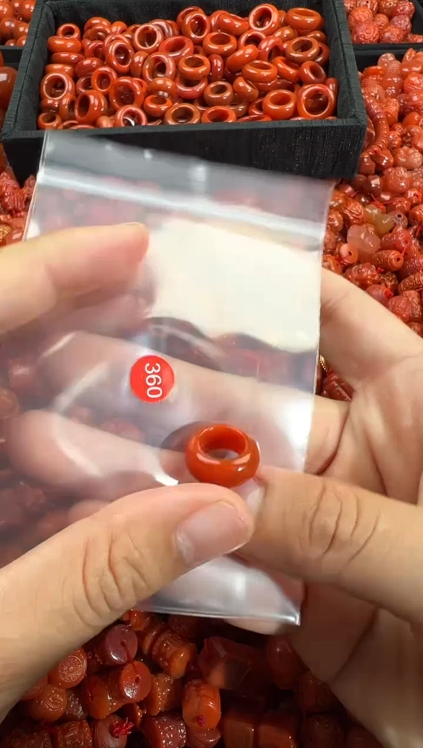 南红玛瑙未镶嵌颈饰1