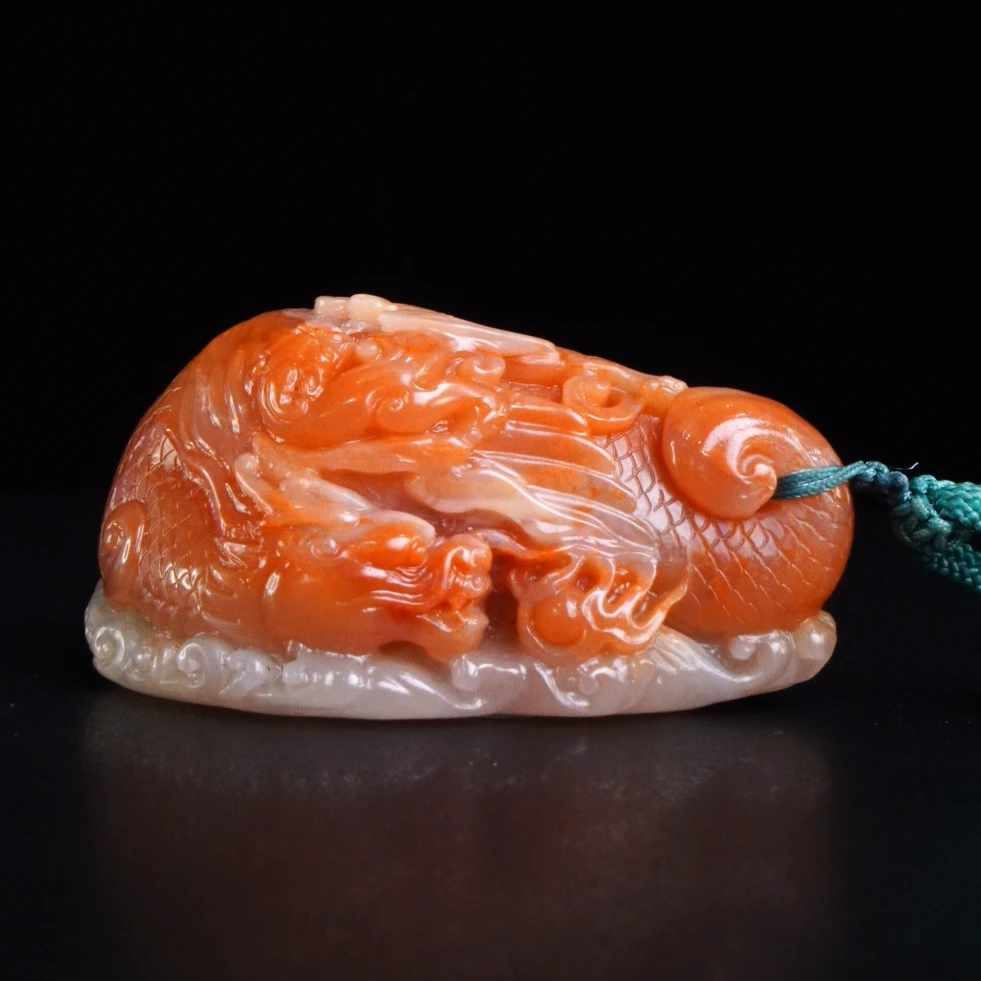 30寿山石高山水洞鳌鱼卷浪手把件130克7.5x3.3x3.9cm，1ZJ