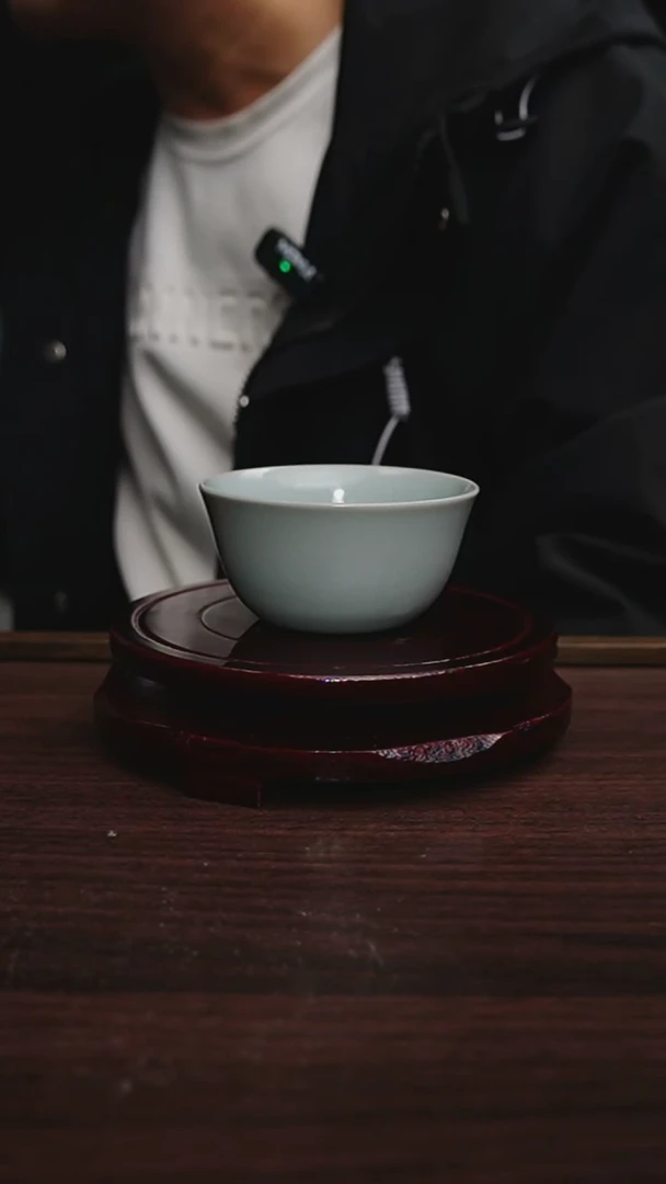 杯仿古月白釉鸡缸杯