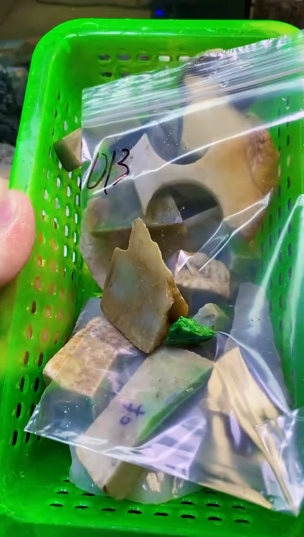 翡翠挂件未镶嵌用****8天然翡翠013