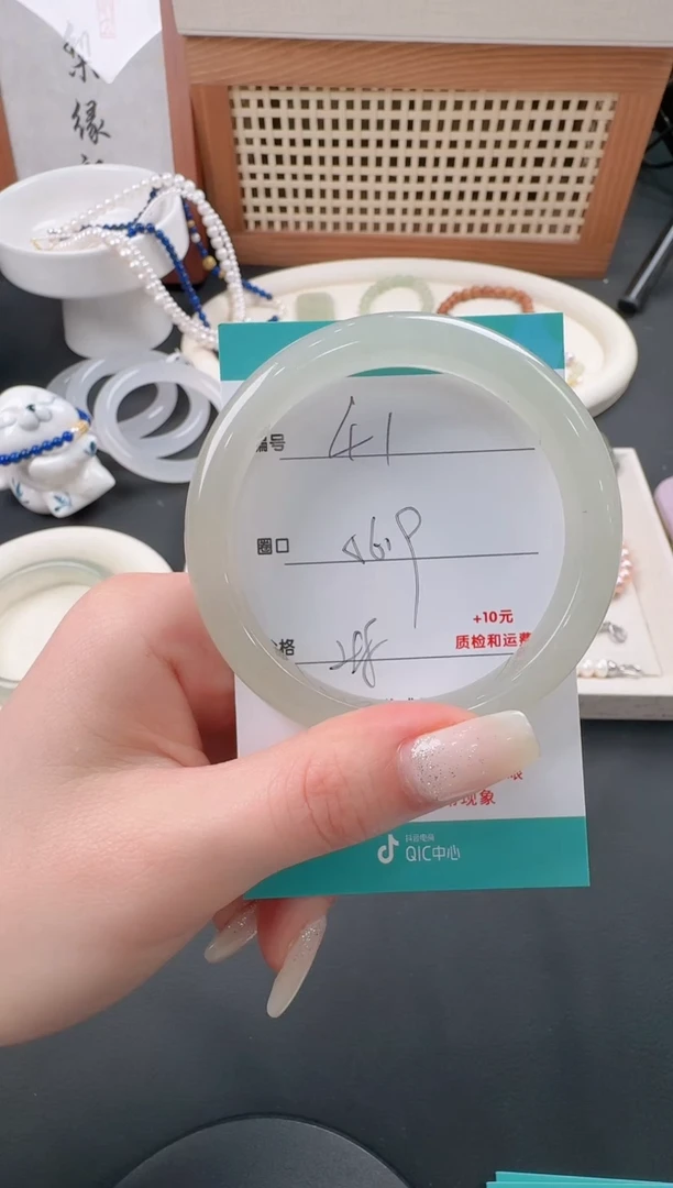 【闪购商品】石英质玉手镯未镶嵌41