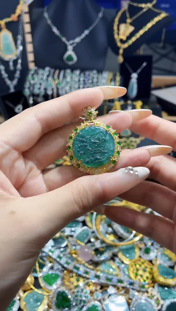 翡翠未镶嵌吊坠(不含链)天然翡翠a货 多样性发其一