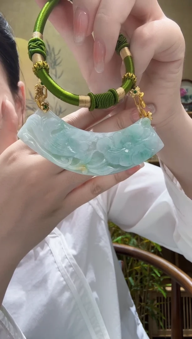 翡翠未镶嵌颈饰吊坠