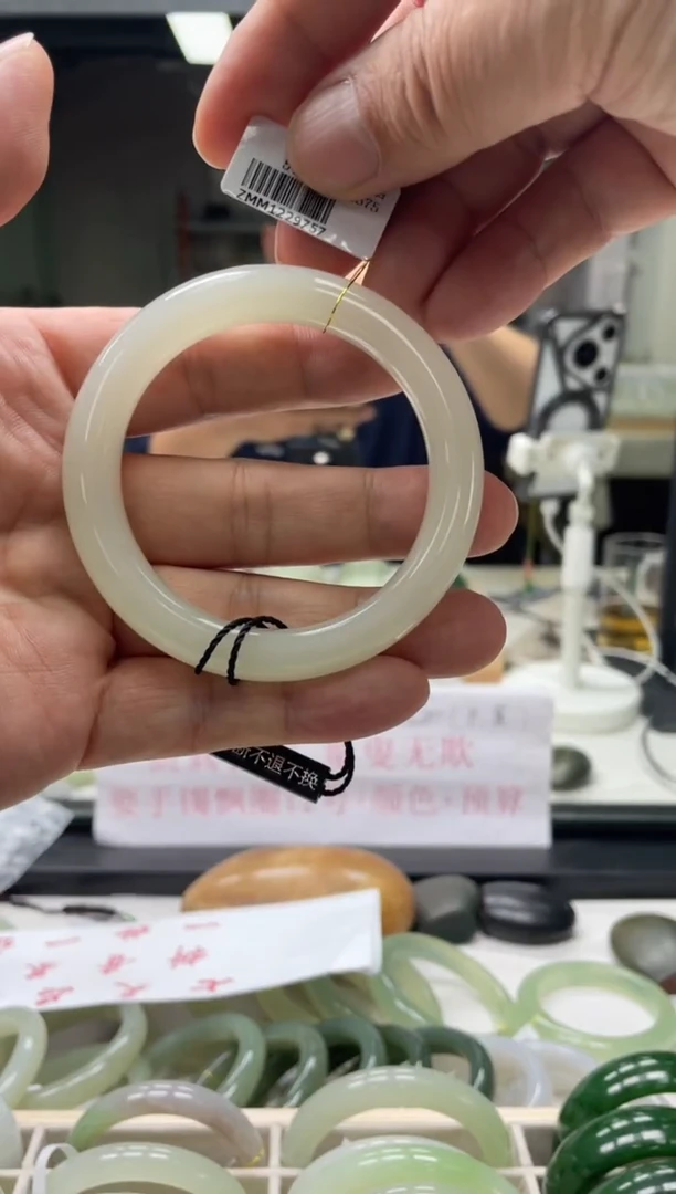 【闪购商品】和田玉手镯未镶嵌55-56圈口9757