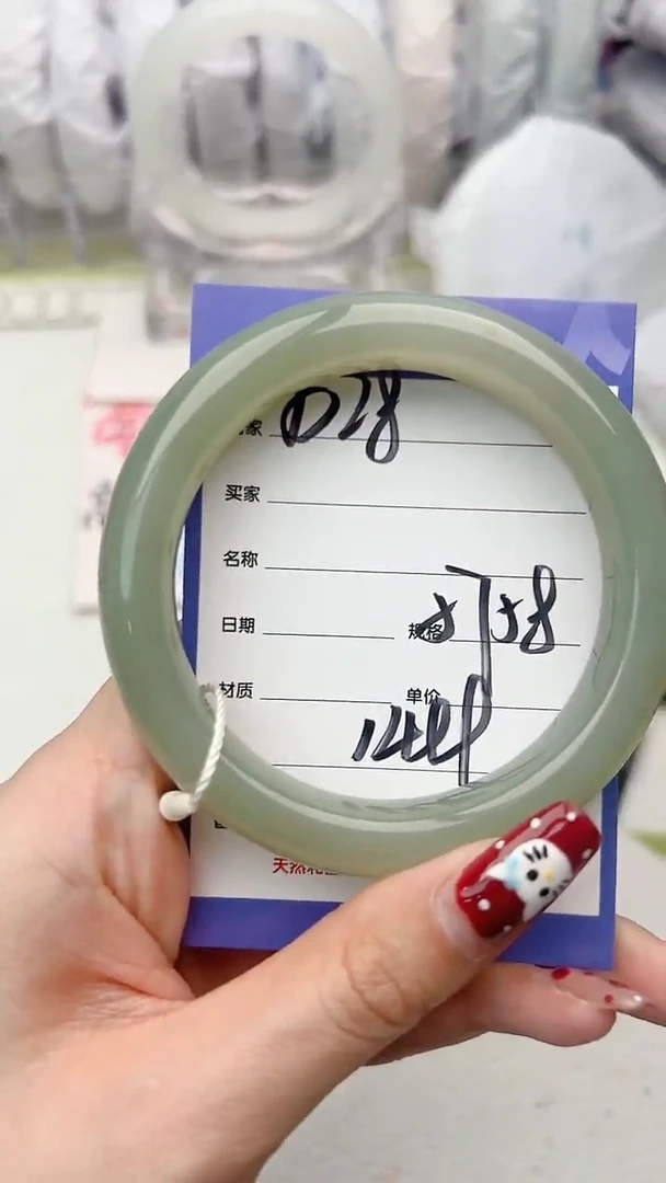 【闪购商品】和田玉手镯未镶嵌D28微色差