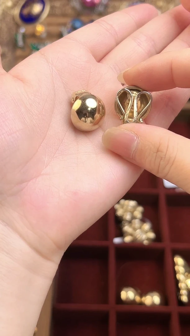 中古饰品 默认微瑕 N退换(货品总金额：116元，运费不退)
