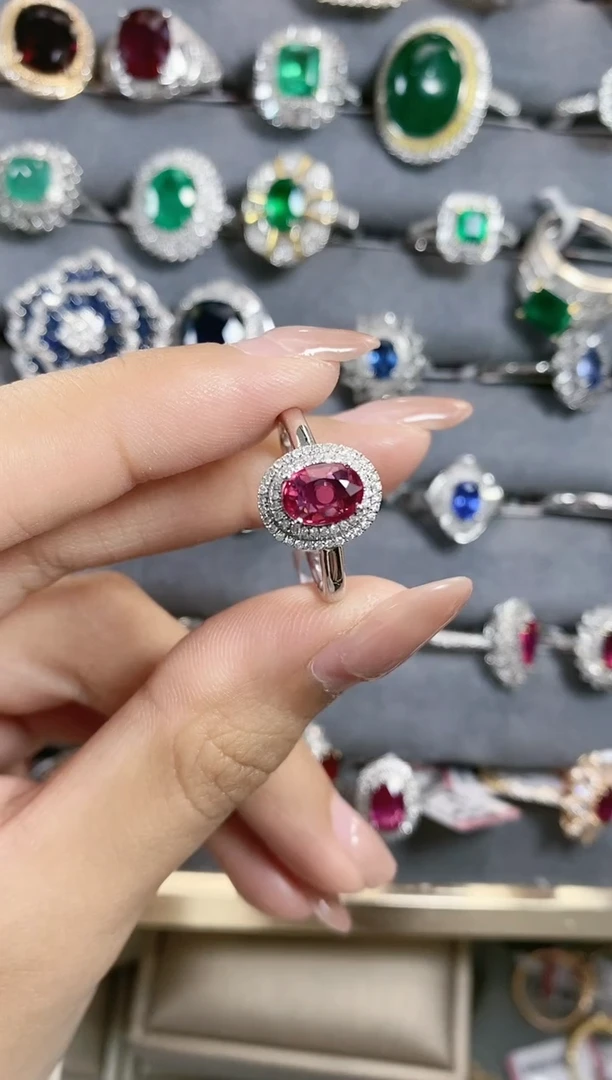 18K金镶嵌戒指红宝石·