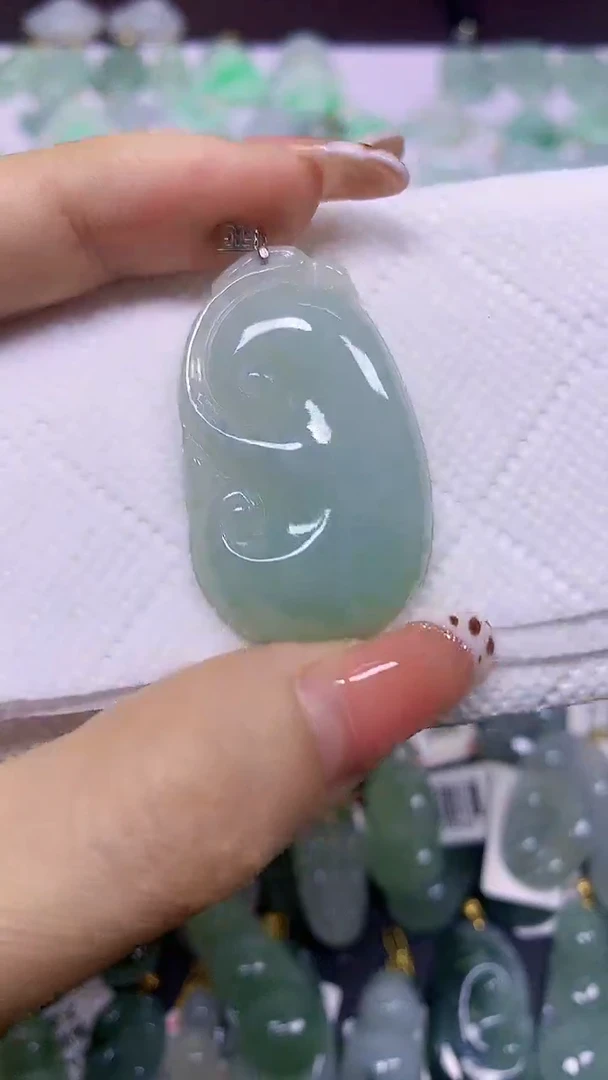 颈饰18K金镶嵌翡翠天然翡翠A货