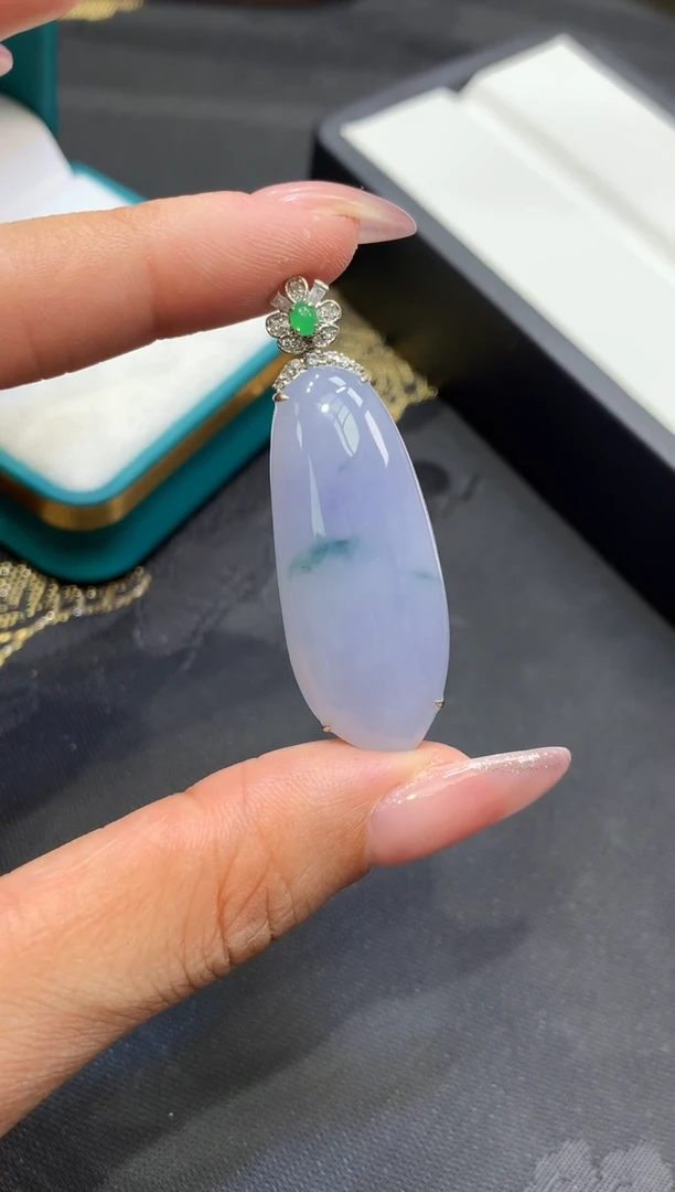 18K金镶嵌挂件翡翠福瓜