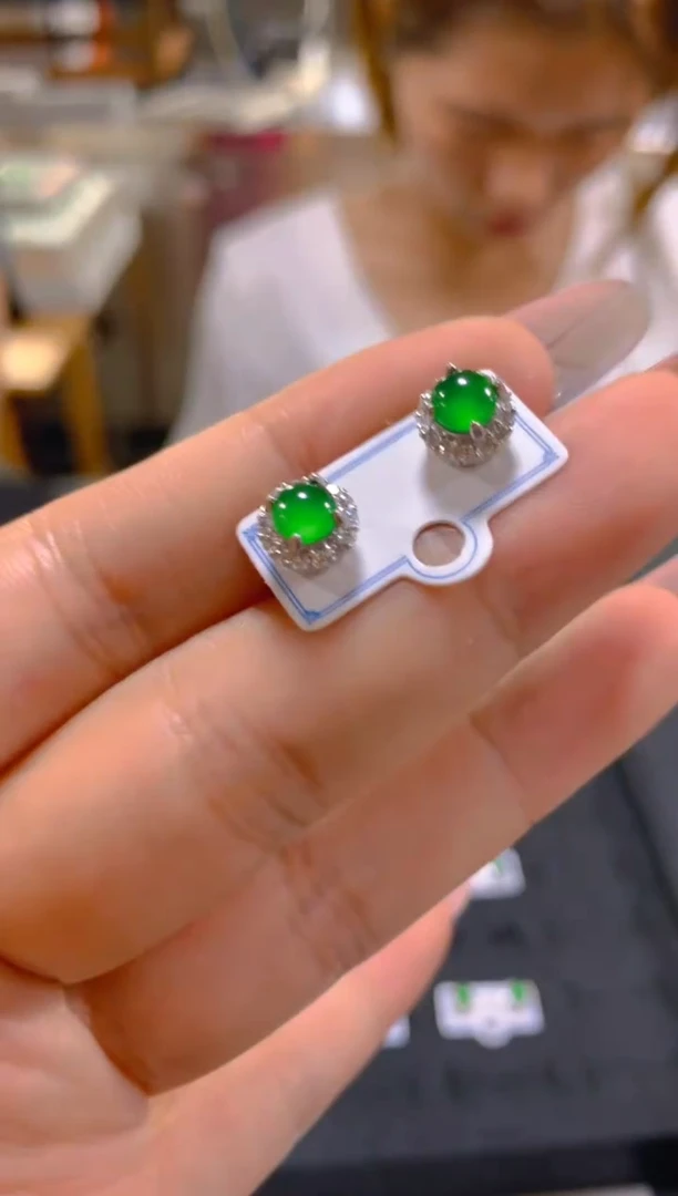 翡翠未镶嵌耳饰多样性发一