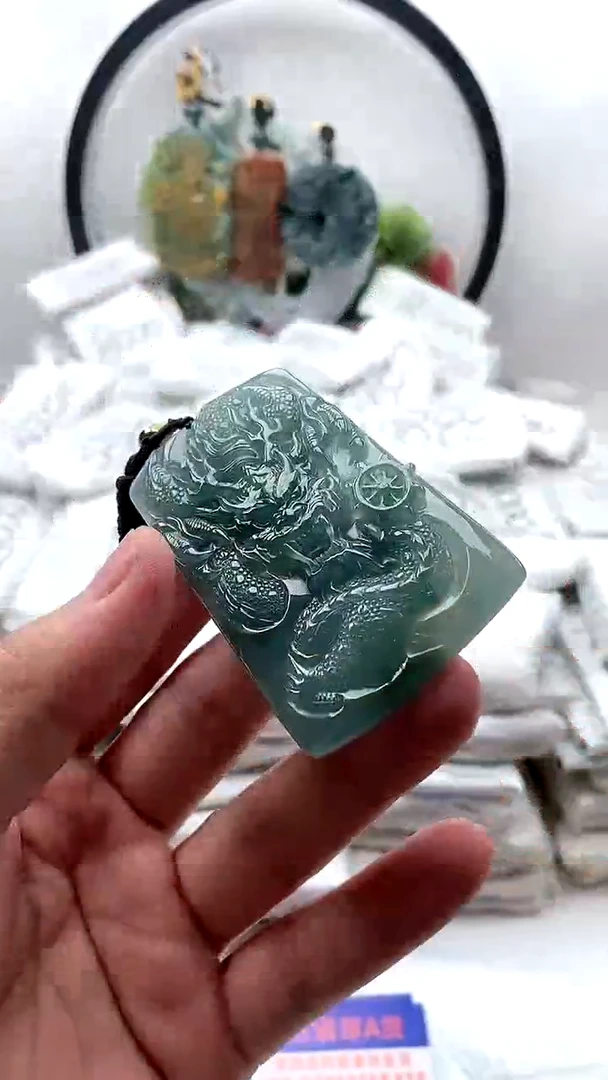 【闪购商品】翡翠颈饰未镶嵌龙牌