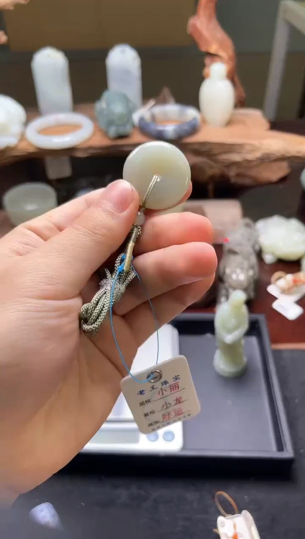 和田玉未镶嵌吊坠(不含链)且末青白 平安扣