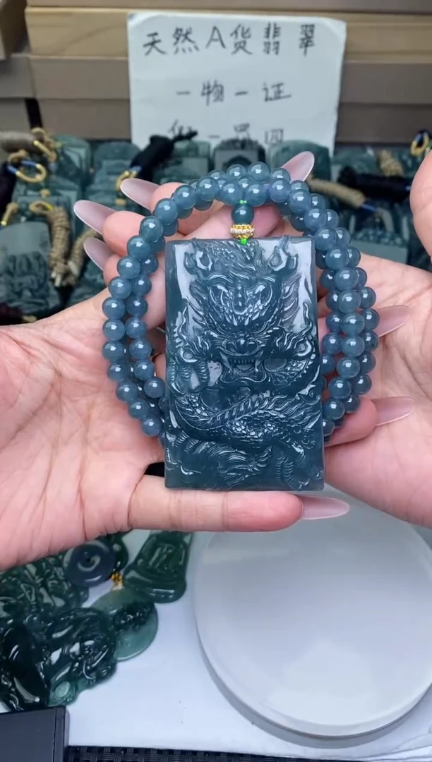 颈饰未镶嵌翡翠