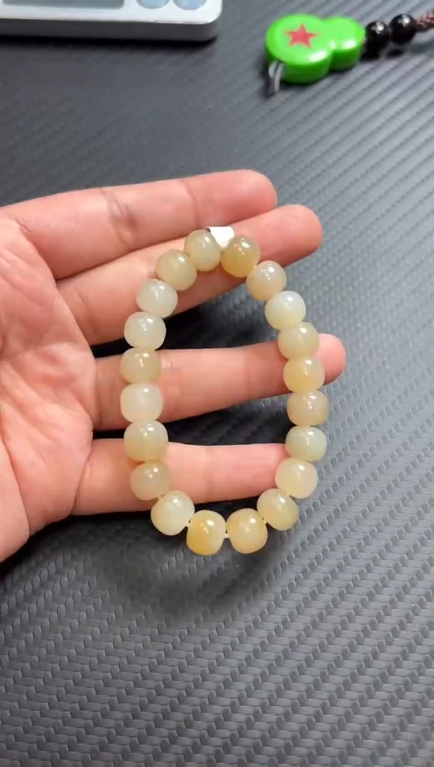 手串未镶嵌和田玉且末金山微色差卡10m