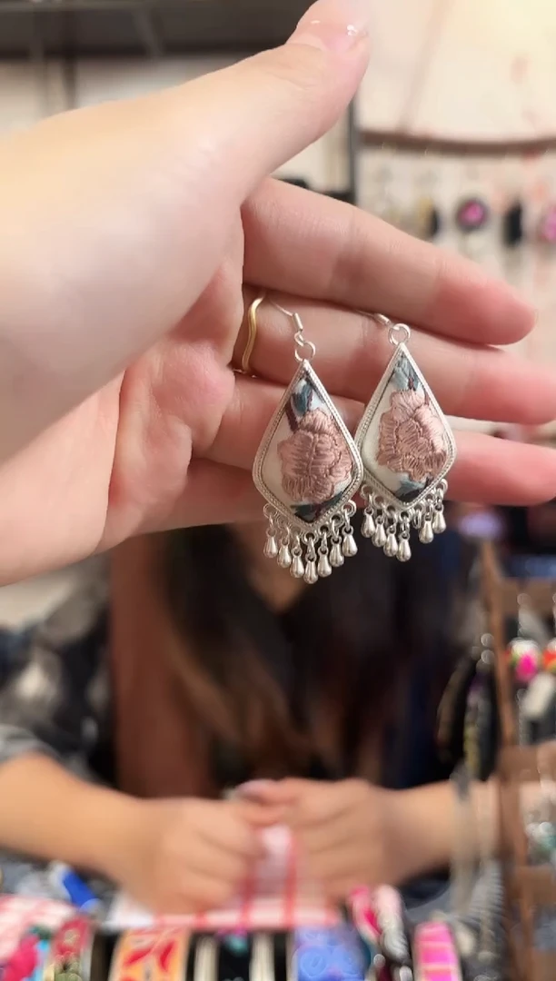 织绣民族风非遗老绣饰品819