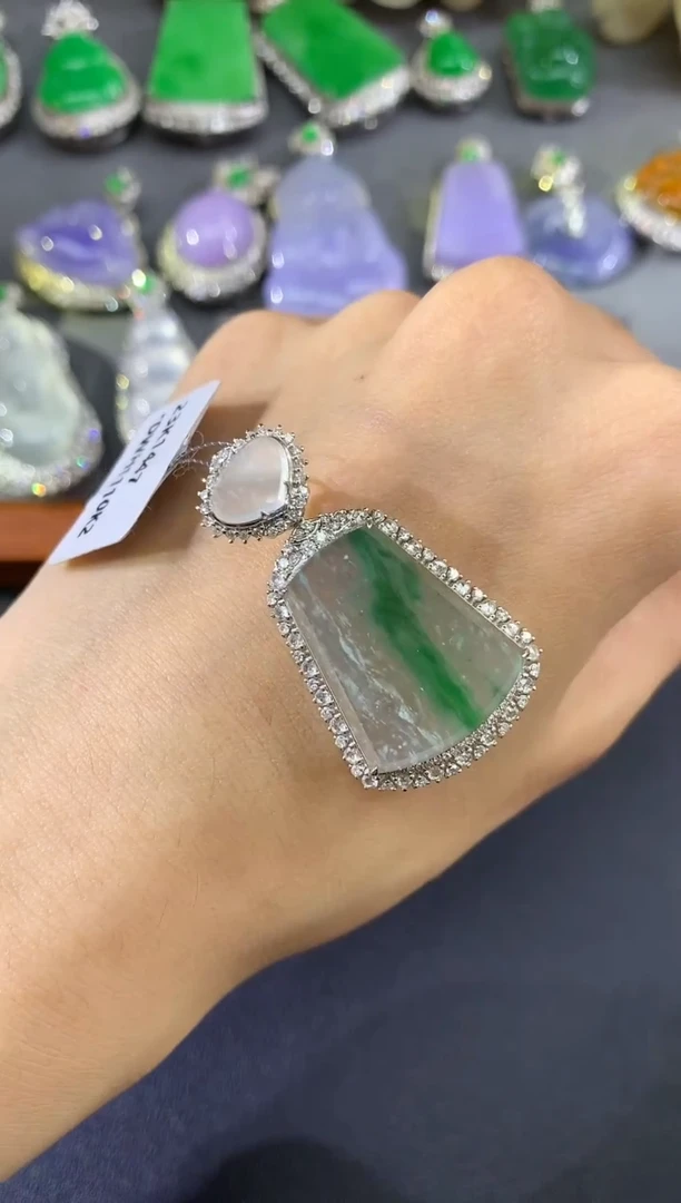 吊坠(不含链)18K金镶嵌翡翠A78多样性发其一