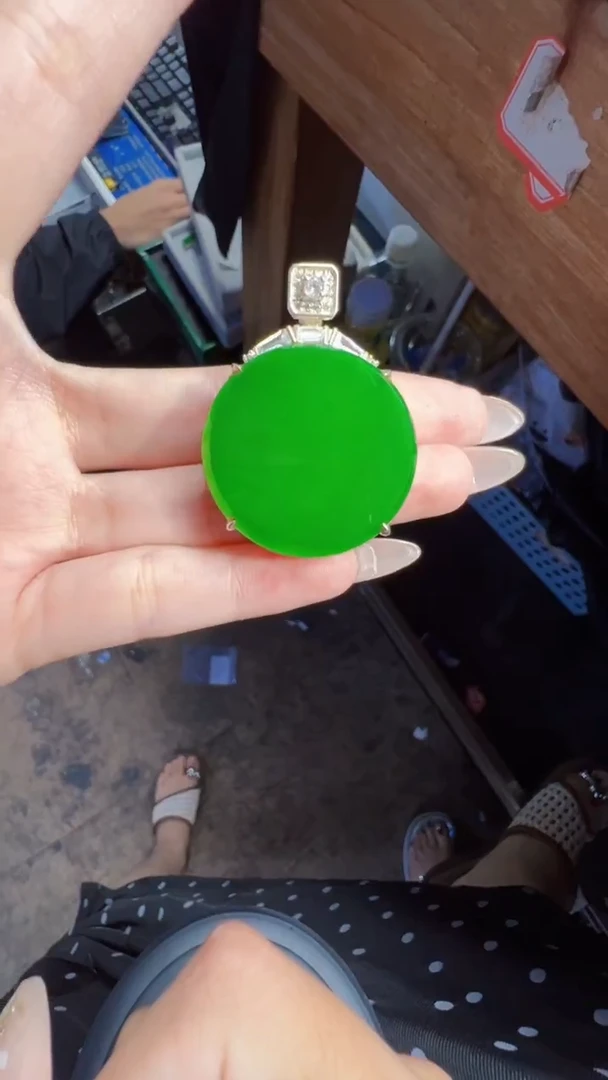 未镶嵌定制翡翠翡翠A货有轻微色差属于正常现象无事牌多样性发货1