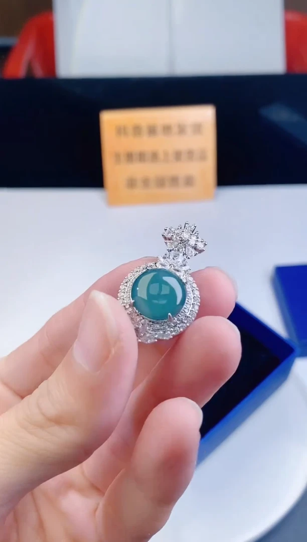 颈饰未镶嵌翡翠`