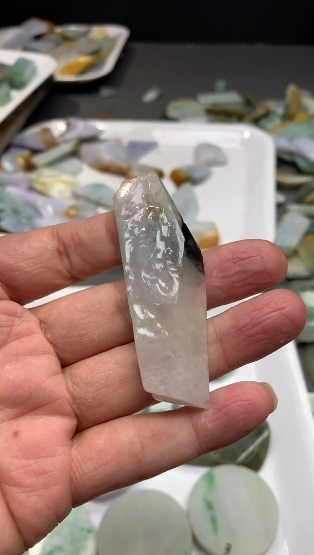 【闪购商品】翡翠颈饰未镶嵌天然翡翠A货