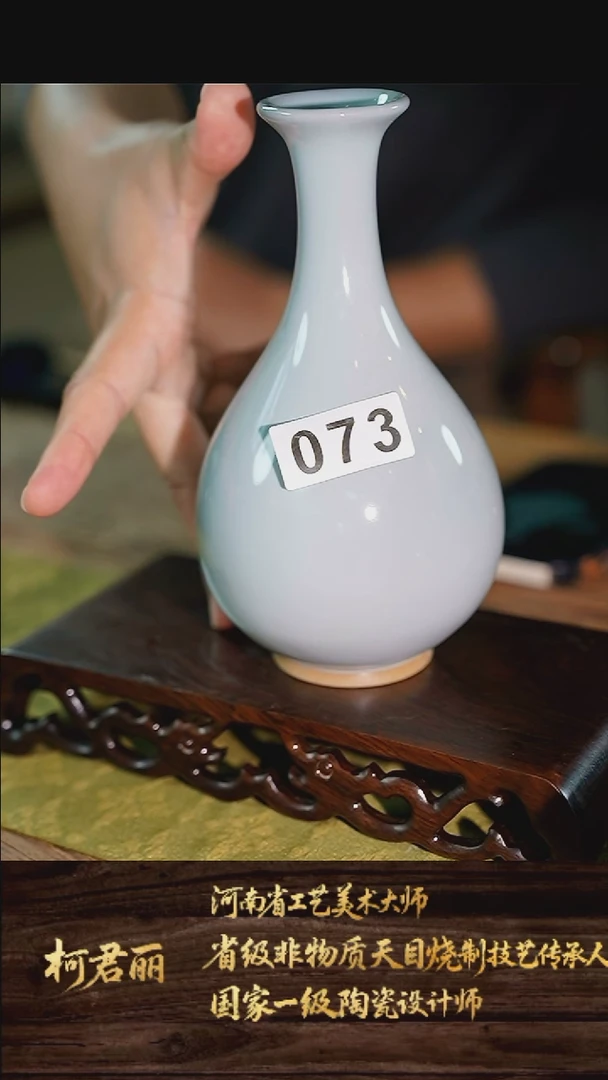 073白瓷净瓶25cm