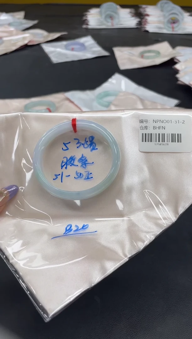 未镶嵌手镯翡翠翡翠手镯