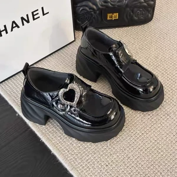 2025心形扣商场同款深口单鞋女新款时尚百搭乐福鞋厚底高跟皮鞋