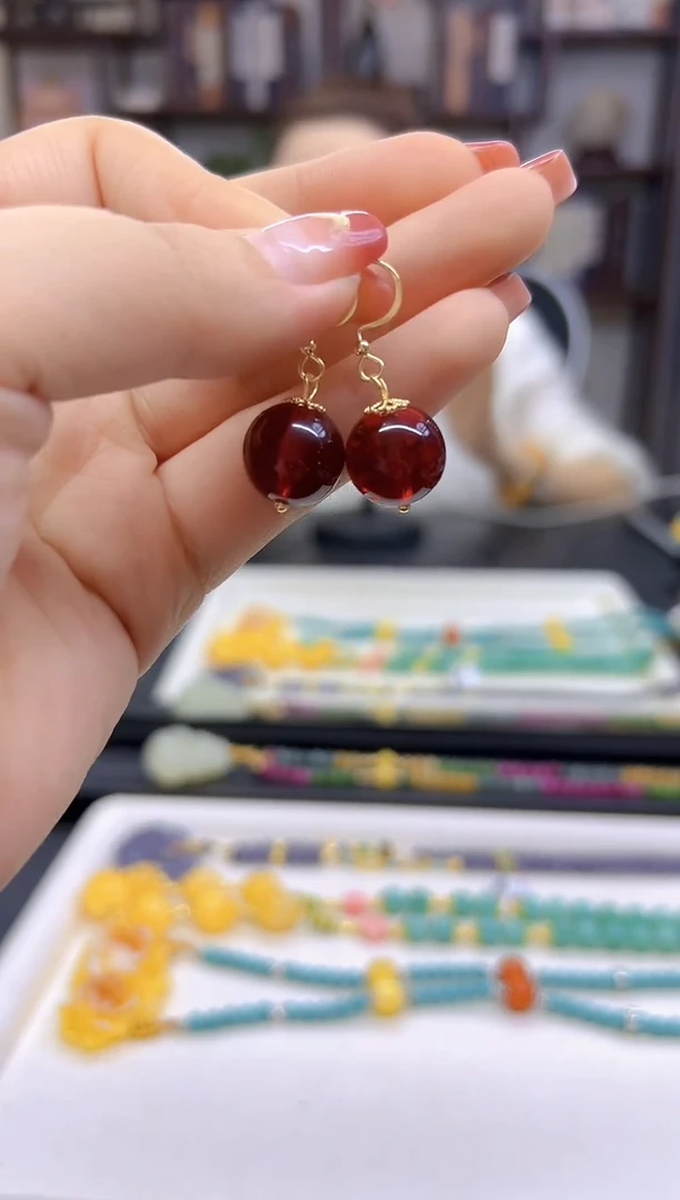 【闪购商品】血珀耳饰14K金镶嵌耳勾E80