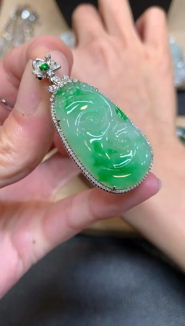 【闪购商品】翡翠颈饰18K金镶嵌如意【无服务费】