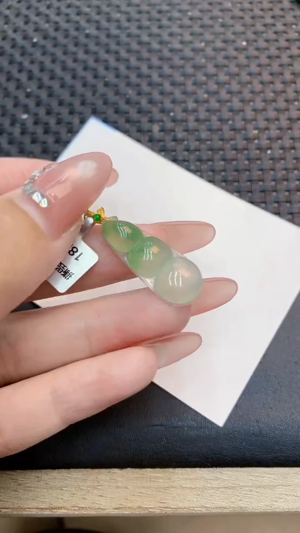 翡翠18K金镶嵌吊坠(不含链)1