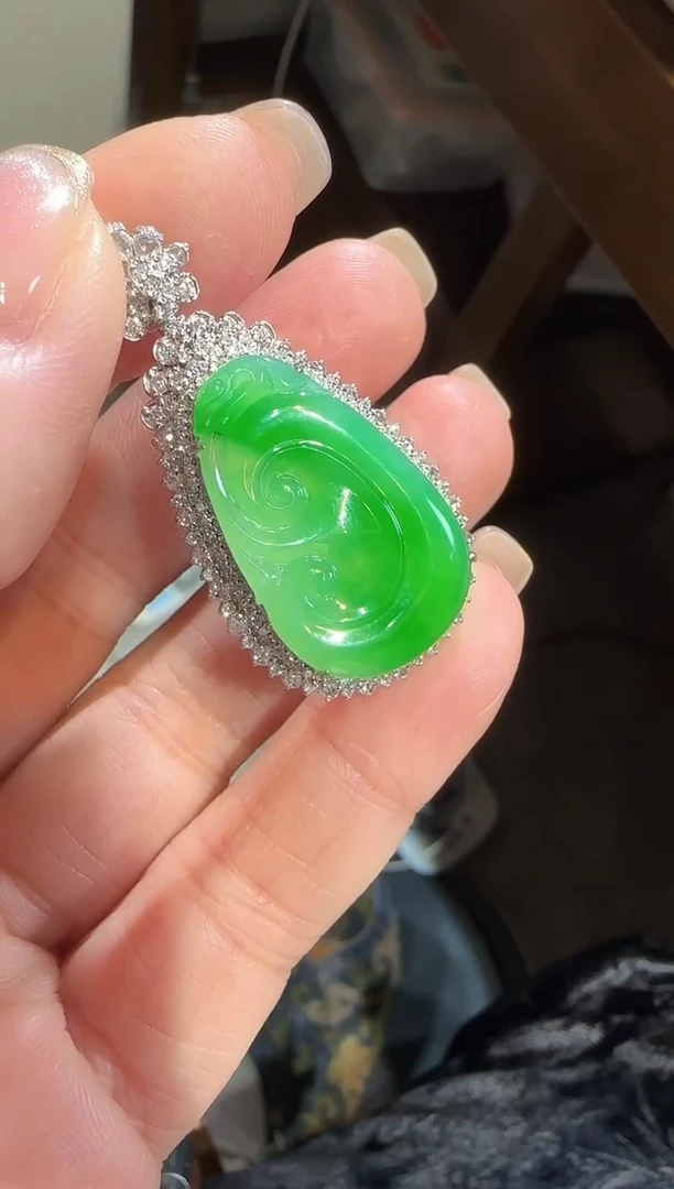 【闪购商品】翡翠颈饰18K金镶嵌如意