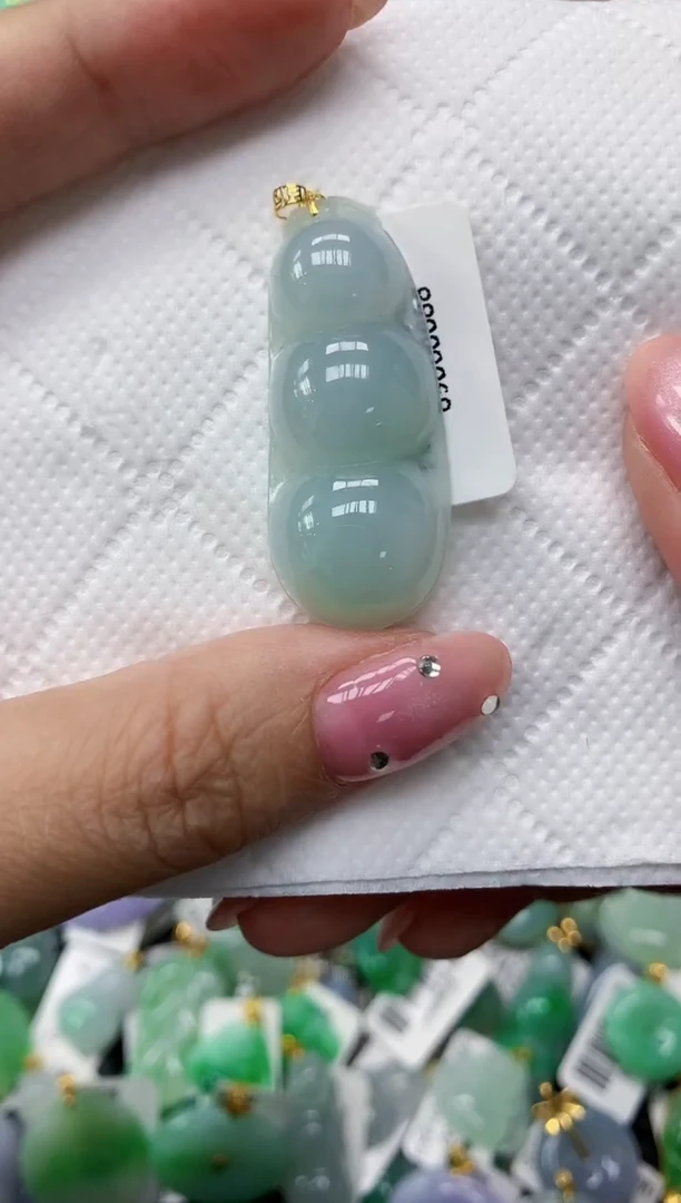 翡翠18K金镶嵌颈饰1111111111
