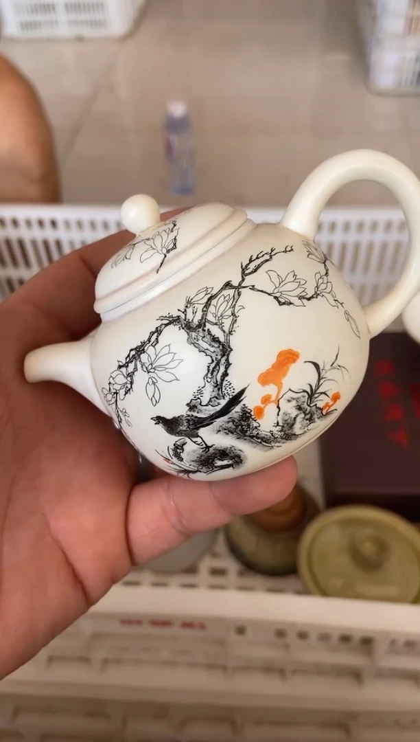 摄影的产品有使用过的痕迹有点脏介意勿拍