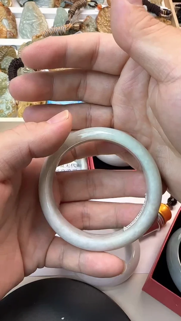 未镶嵌手镯翡翠往**梦天然翡翠