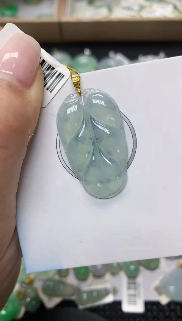 颈饰18K金镶嵌翡翠1111111111